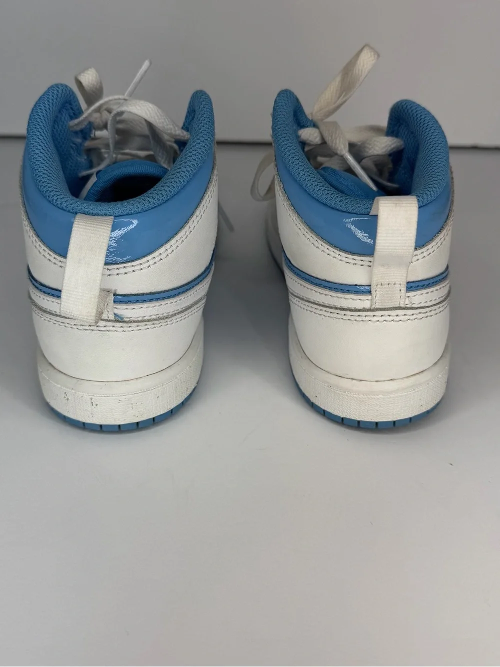 NIKE AIR JORDAN 1 Mid SE 